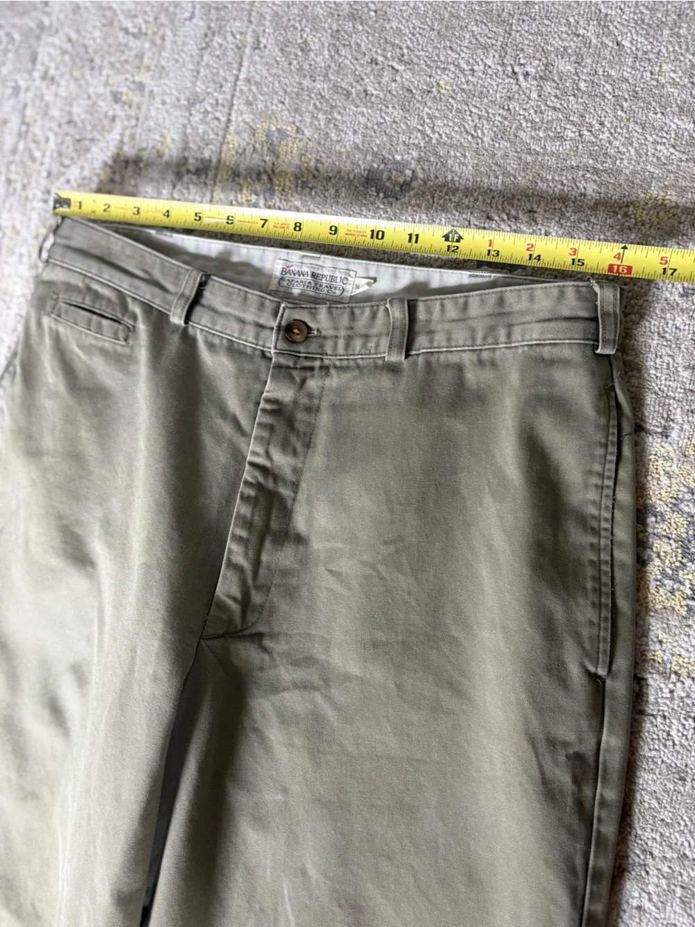 Banana Republic Vintage Safari and Travel Clothing Company Chino pants 34x32